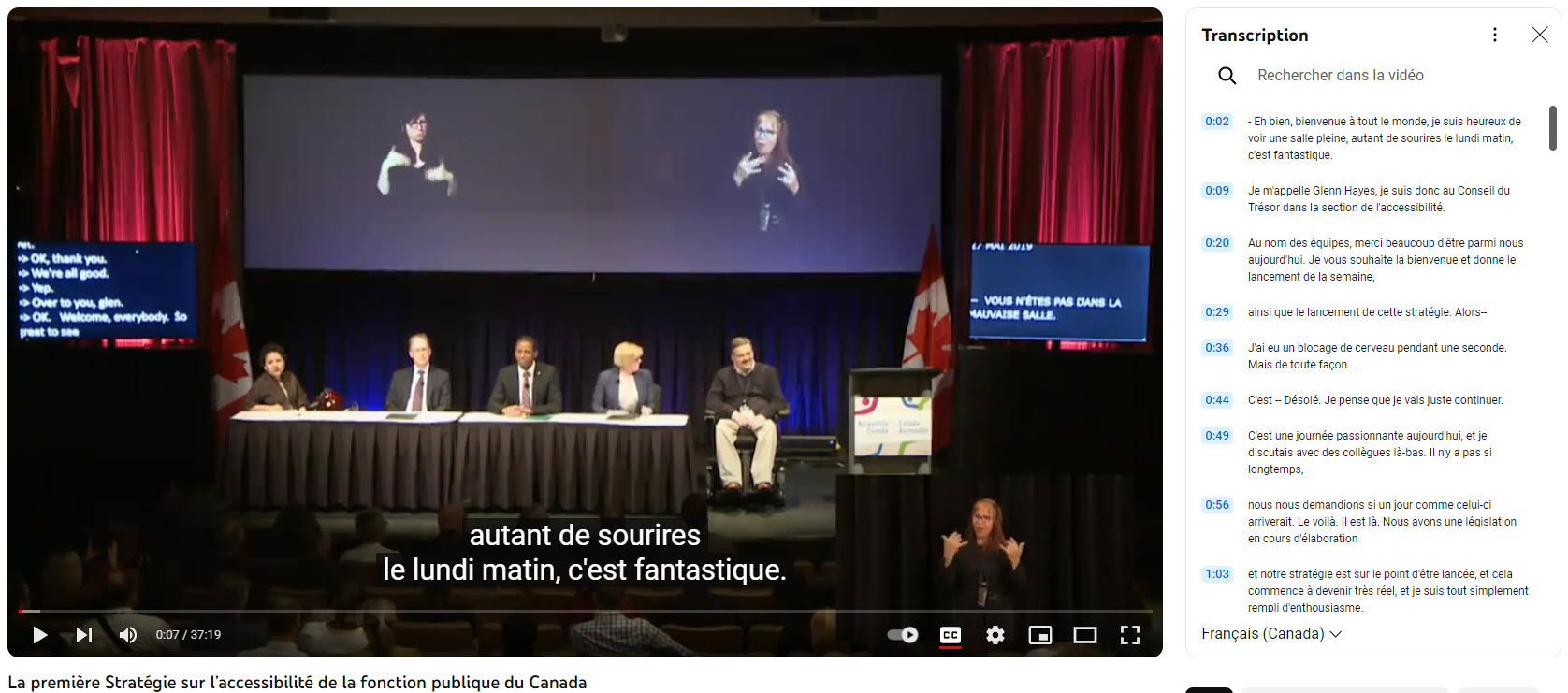 Capture d'écran de la vidéo avec transcription et sous-titres.